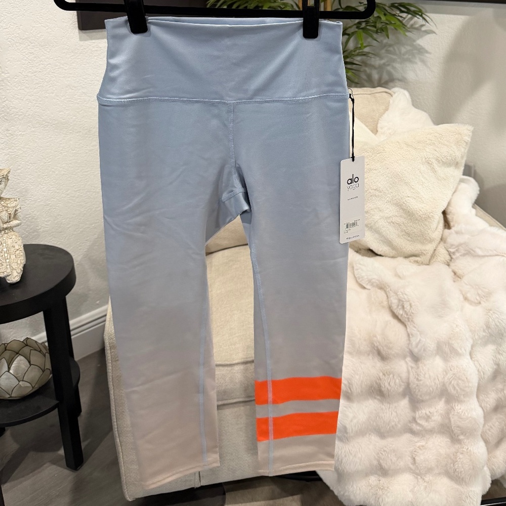 NEW ALO Yoga High Waist Airbrush Capri, Gradient Sky, M